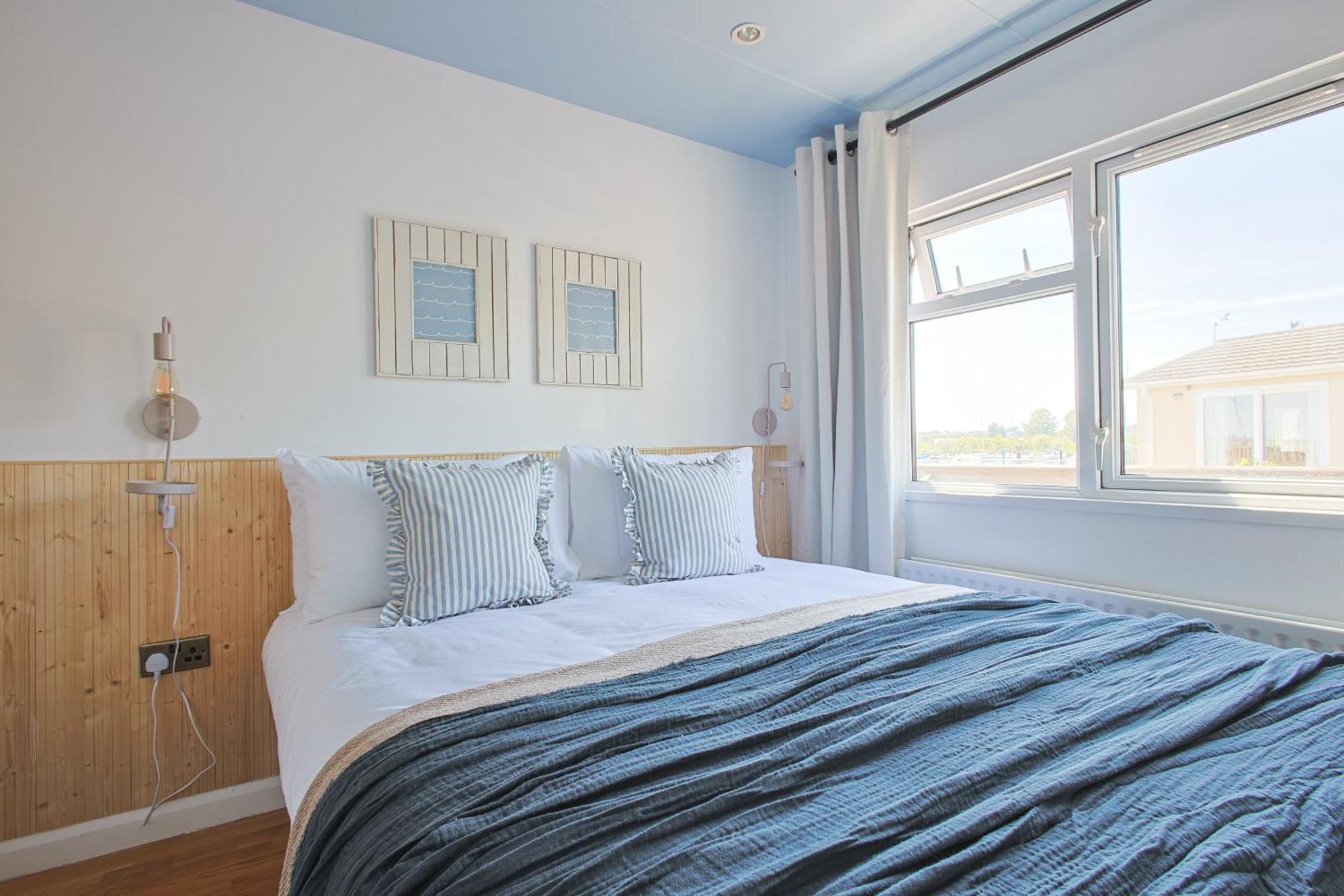Вилла The Retreat, Waterfront & Log Burner Христчёрч Экстерьер фото