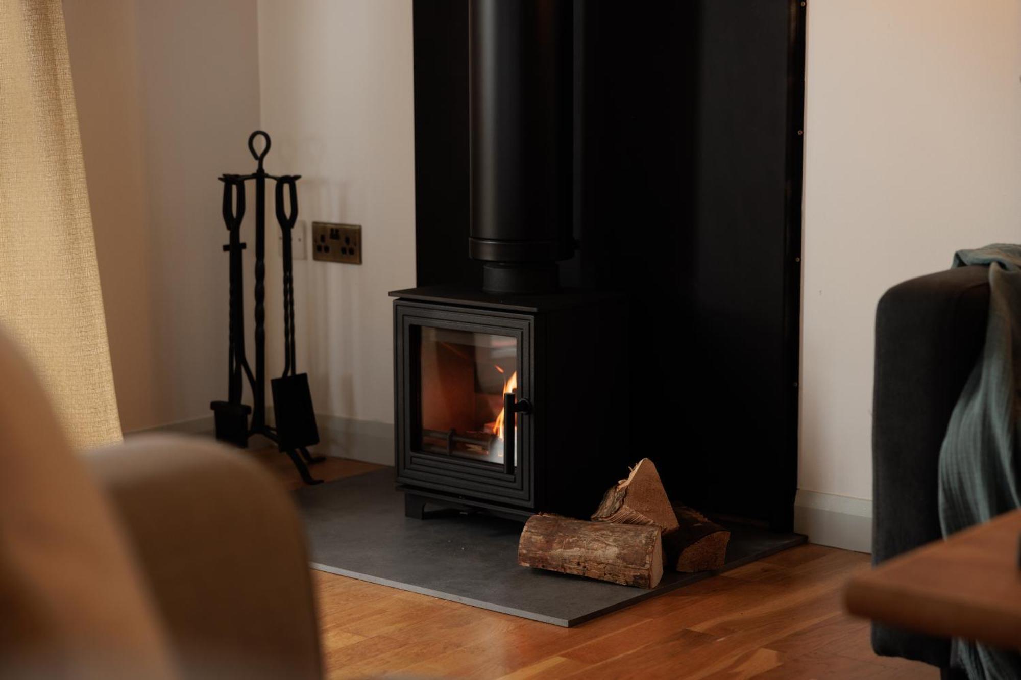 Вилла The Retreat, Waterfront & Log Burner Христчёрч Экстерьер фото