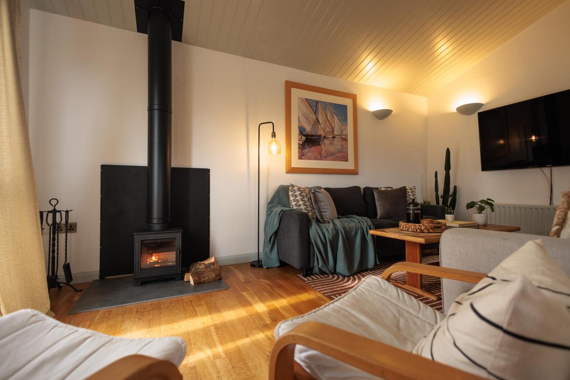 Вилла The Retreat, Waterfront & Log Burner Христчёрч Экстерьер фото